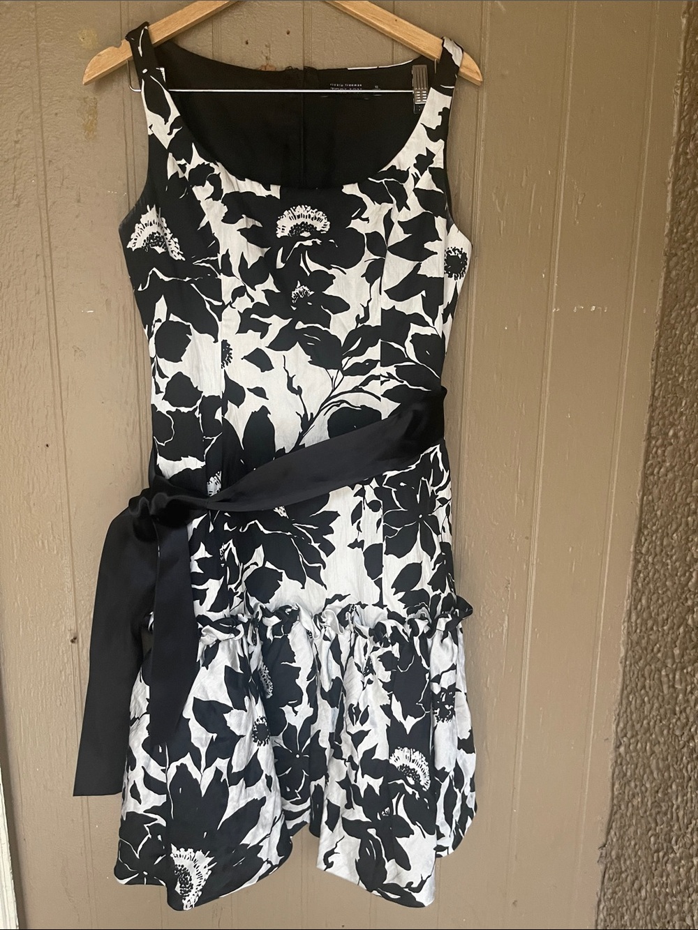 Rickie Freeman Teri Jon Black & White Floral Fit-and-Flare Dress Size 12